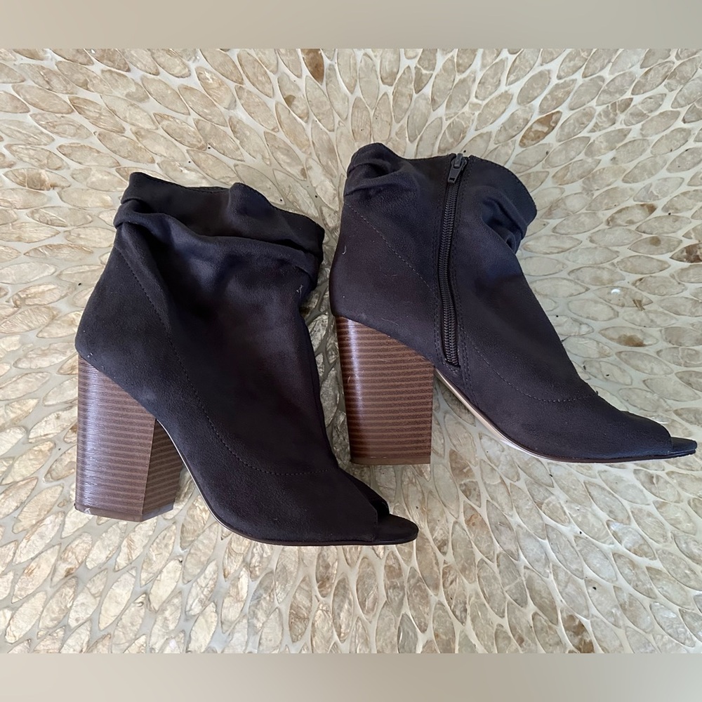 Indigo Rd Boots Booties Gray Faux Suede
Slouch Open Toe IRIS PARK